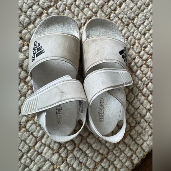 Boys Adidas Adilette sandals size 2 - Picture 1 of 7